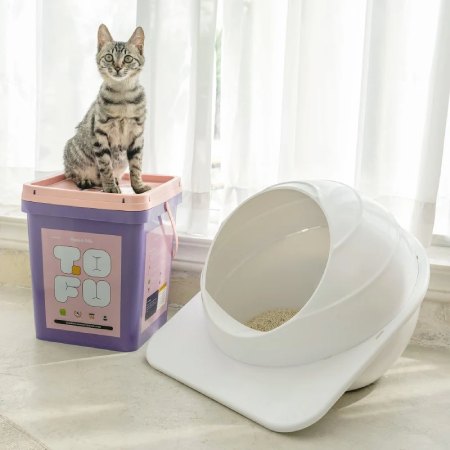 Happy & Polly Space Capsule Semi-Enclosed Cat Litter Box with Scoop